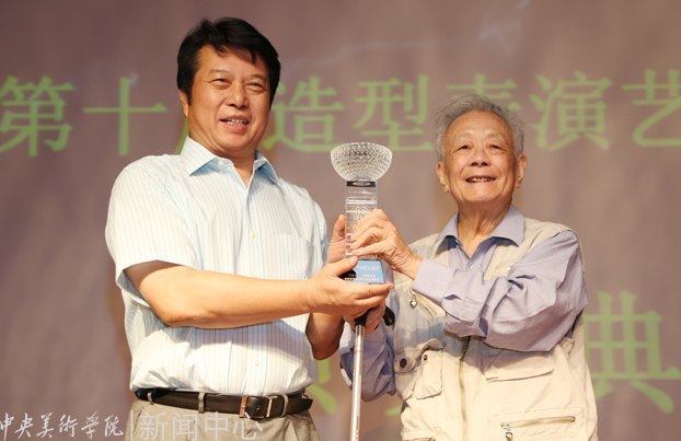 中央美術學院教授周令釗、伍必端獲中國文聯第十屆造型藝術成就獎
