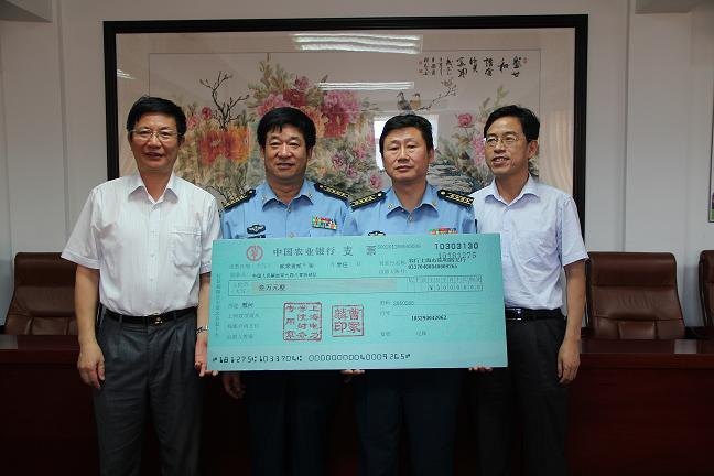 校領導“八一”前夕慰問部隊