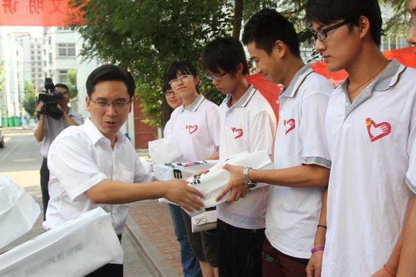 團省委領導到曹家巷社區調研濰坊學院大學生暑期社會實踐工作