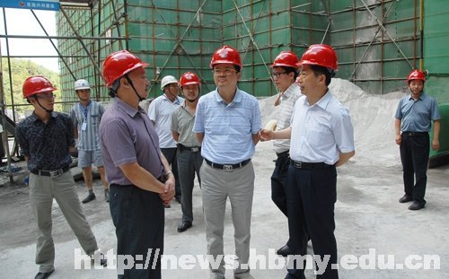 湖北省副省長郭生練來湖北民族學(xué)院調(diào)研