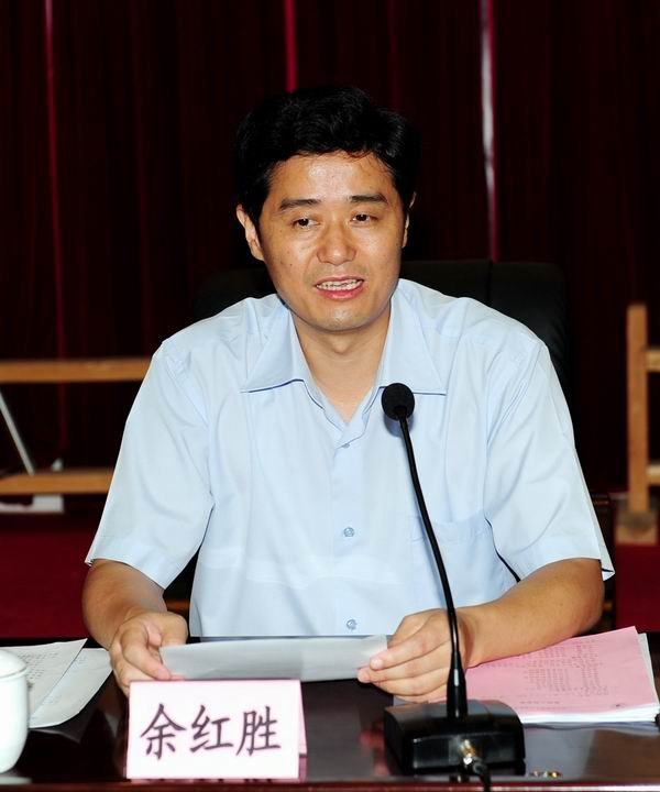 余紅勝?gòu)堺惥甑仁蓄I(lǐng)導(dǎo)調(diào)研科技創(chuàng)新工作