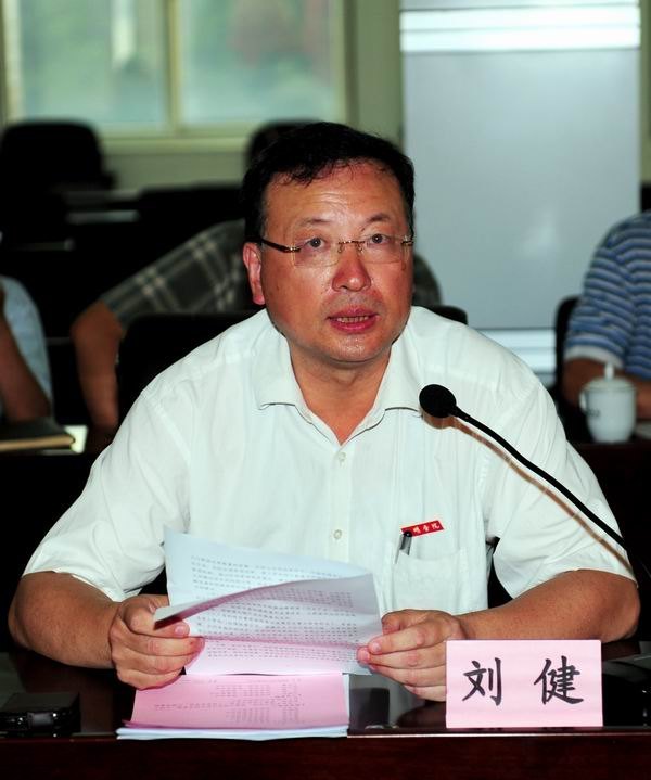 余紅勝?gòu)堺惥甑仁蓄I(lǐng)導(dǎo)調(diào)研科技創(chuàng)新工作