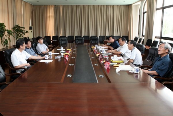 江蘇省人大常委會副主任趙龍一行視察常州工學院