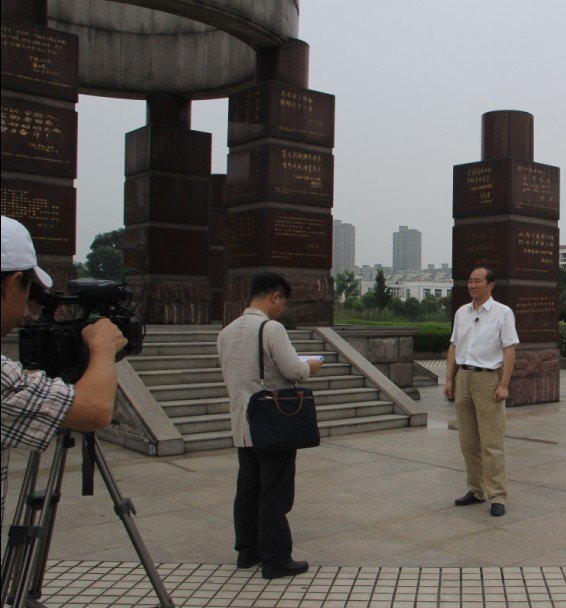 李文虎校長(zhǎng)接受韓國(guó)KBS電視臺(tái)采訪談創(chuàng)意文化人才培養(yǎng)