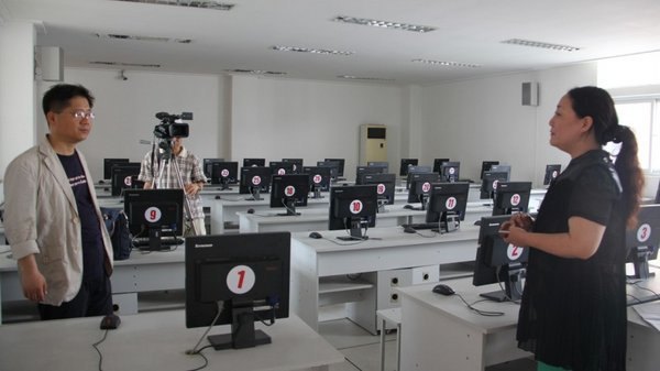 李文虎校長(zhǎng)接受韓國(guó)KBS電視臺(tái)采訪談創(chuàng)意文化人才培養(yǎng)