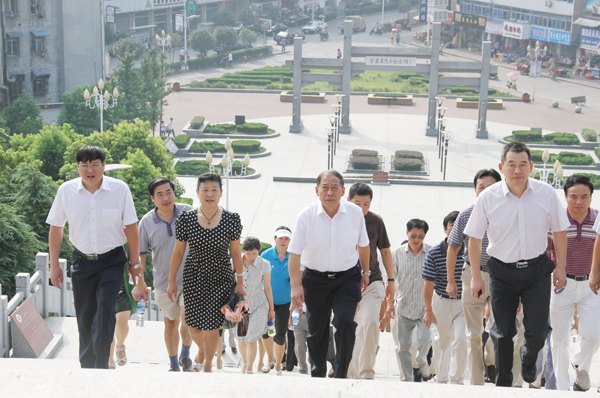 皖西學院赴金寨組織開展“保持黨的純潔性 迎接黨的十八大”主題教育實踐活動