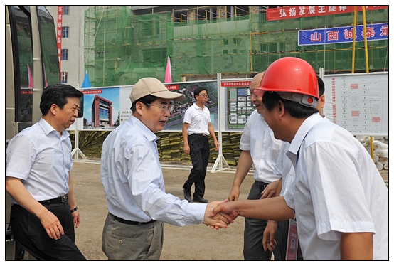 省委書記袁純清今日上午視察晉中學(xué)院新校區(qū)工地