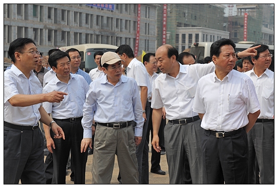 省委書記袁純清今日上午視察晉中學(xué)院新校區(qū)工地