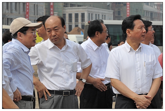 省委書記袁純清今日上午視察晉中學(xué)院新校區(qū)工地