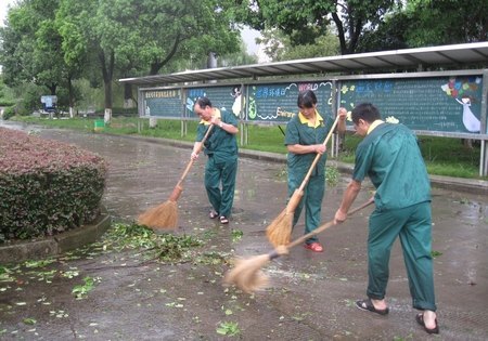 服務中心災后忙自救最大限度減損失
