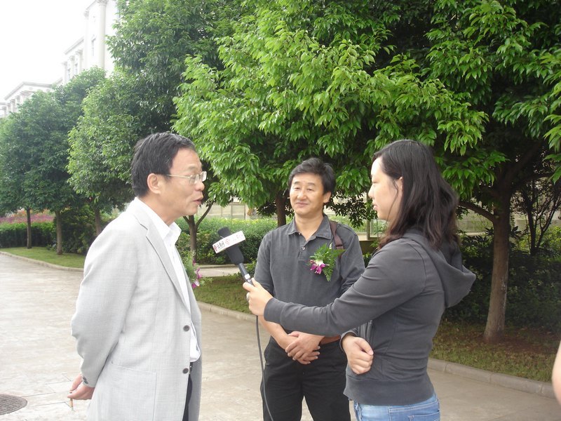 云南師范大學(xué)商學(xué)院“商院公益”培訓(xùn)開班多家媒體到場采訪報(bào)道