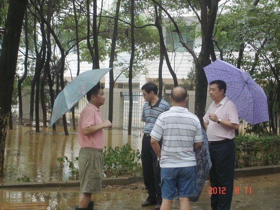 景德鎮(zhèn)陶瓷學(xué)院開(kāi)展抗洪救災(zāi)工作 確保學(xué)校和師生生命財(cái)產(chǎn)安全