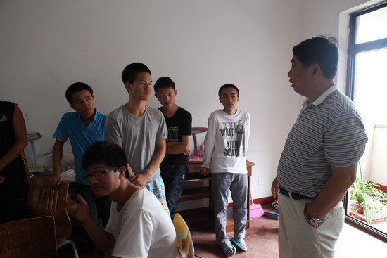 景德鎮(zhèn)陶瓷學(xué)院開(kāi)展抗洪救災(zāi)工作 確保學(xué)校和師生生命財(cái)產(chǎn)安全