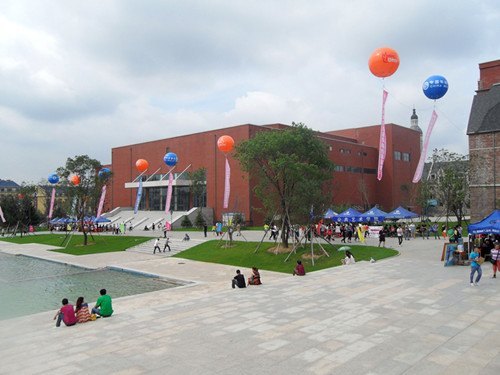 長春建筑學院喜迎2012級省內新生