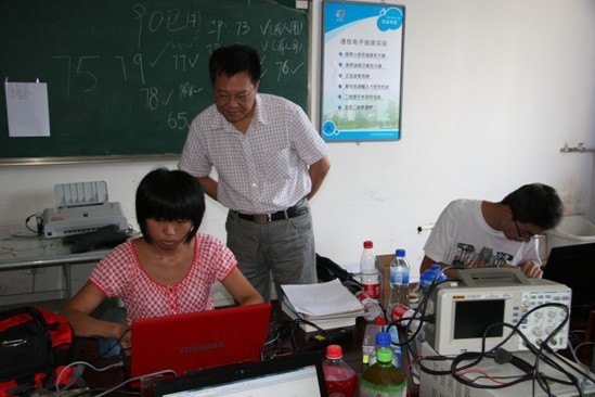 2012年“TI”杯大學(xué)生電子設(shè)計(jì)競(jìng)賽開賽