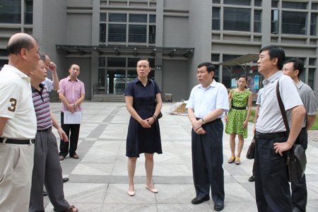 高文兵書記督促檢查暑期校園建設工作