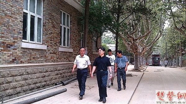 副院長(zhǎng)張策華檢查暑期校園基建和安全保衛(wèi)工作