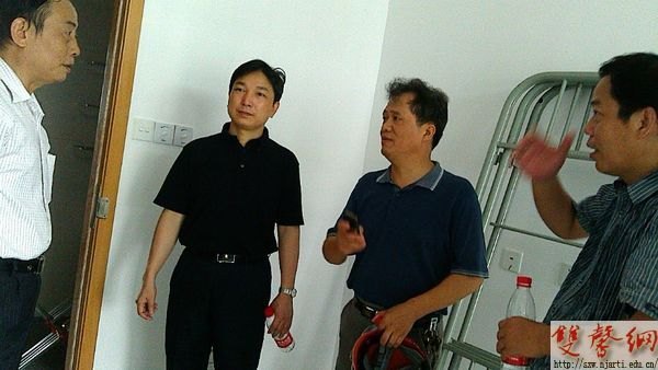 副院長(zhǎng)張策華檢查暑期校園基建和安全保衛(wèi)工作