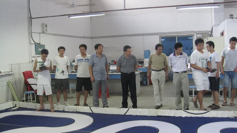 皖西學院校領導慰問參加“飛思卡爾”杯智能汽車競賽全國決賽集訓同學