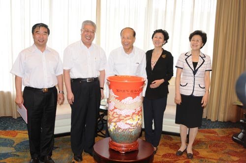 寧鋼教授為李嘉誠先生創(chuàng)作85歲壽辰賀禮