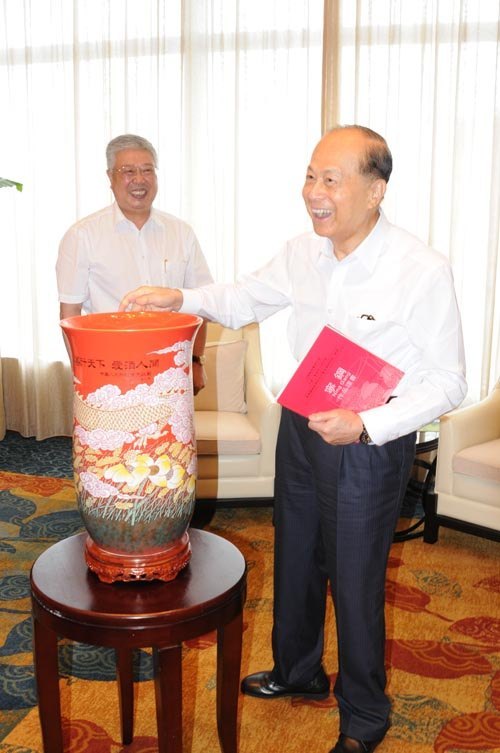 寧鋼教授為李嘉誠先生創(chuàng)作85歲壽辰賀禮