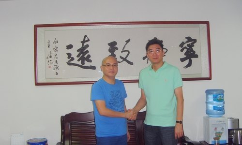 服裝系與佛山安東尼國(guó)際服飾有限公司共建“T恤協(xié)同創(chuàng)新平臺(tái)”