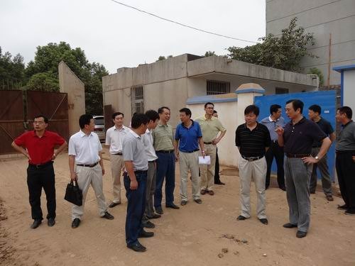 校長劉德富帶隊檢查開學前基建及維修工作