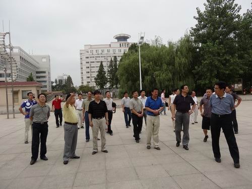 校長劉德富帶隊檢查開學前基建及維修工作