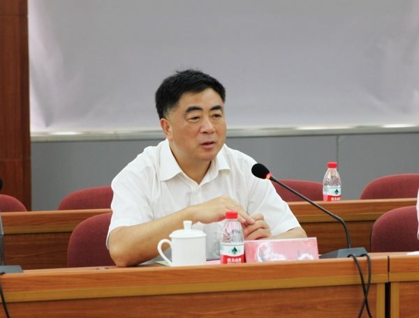 副省長朱虹蒞臨景德鎮陶瓷學院視察調研