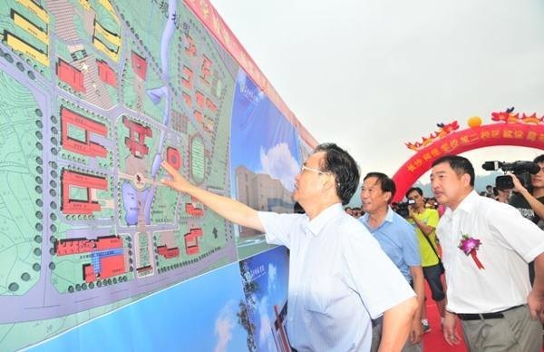 李友志副省長為長沙師范學校第二校區奠基并現場辦公