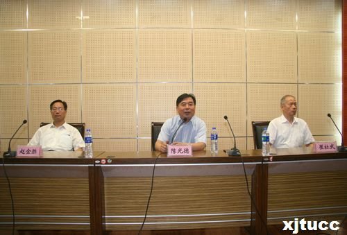 西安交通大學城市學院召開2012級新生家長見面會