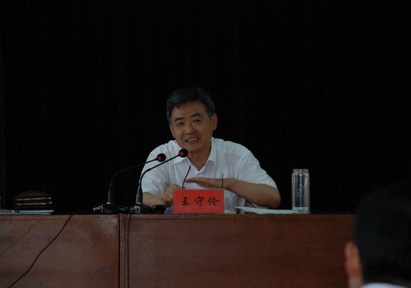 辛丕宏在暑期領(lǐng)導(dǎo)干部研討班上強(qiáng)調(diào)加強(qiáng)思想作風(fēng)建設(shè)深化教育教學(xué)改革