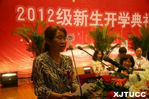 西安交通大學城市學院隆重召開2012級新生開學典禮