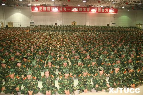 西安交通大學城市學院隆重召開2012級新生開學典禮