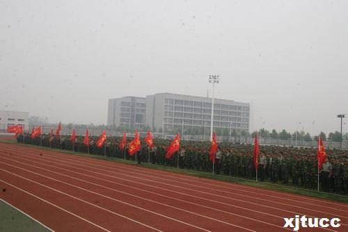 西安交通大學(xué)城市學(xué)院隆重舉行2012級(jí)新生軍訓(xùn)動(dòng)員大會(huì)