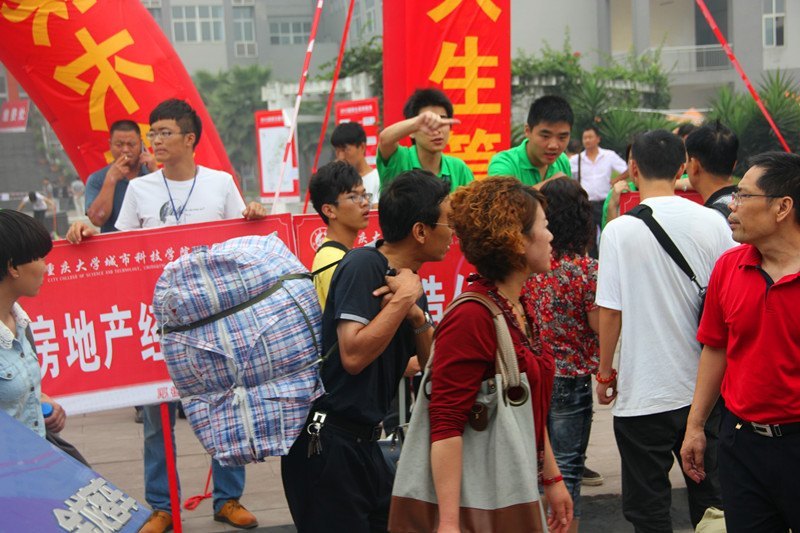 建管學(xué)院全力迎新獲好評