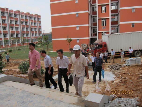 王爭放董事長視察南方學院新校舍建設情況