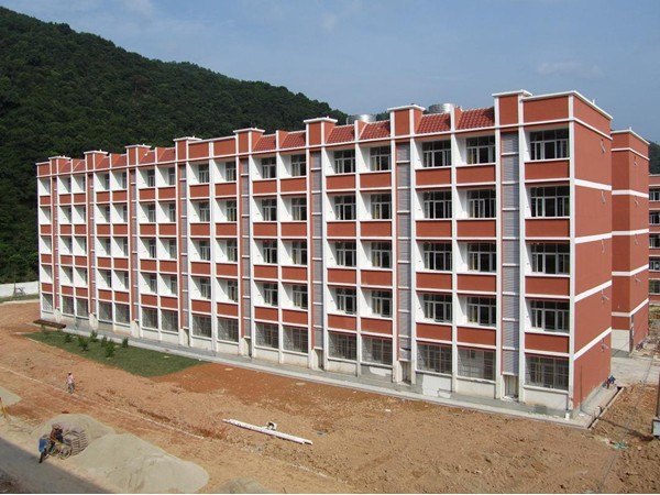 王爭放董事長視察南方學院新校舍建設情況