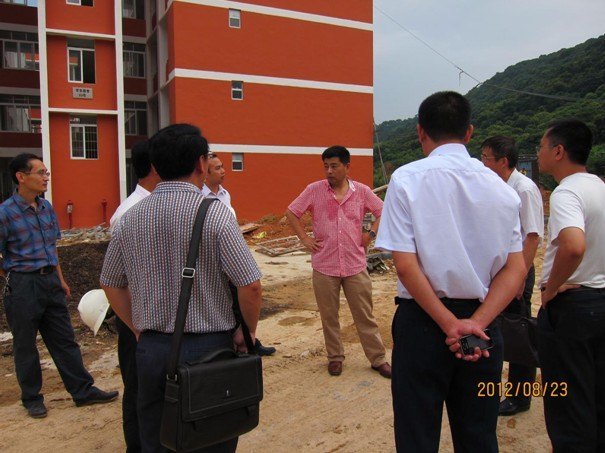 王爭放董事長視察南方學院新校舍建設情況