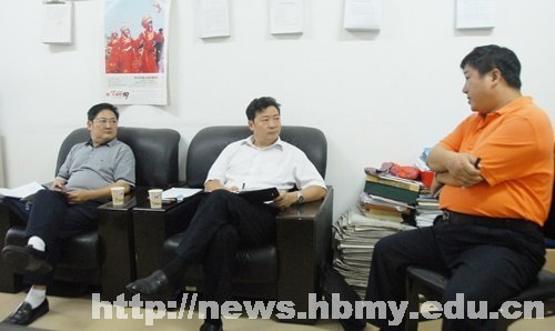 學校領導檢查秋季學期開學第一天教學工作