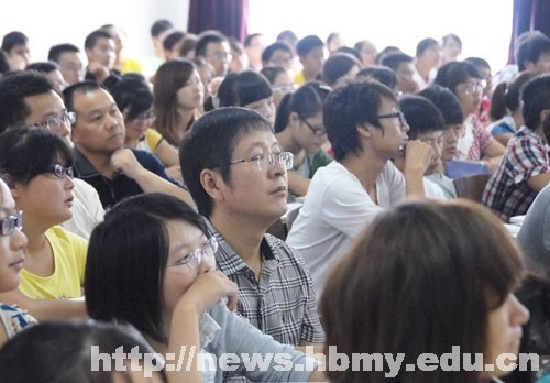 學校領導檢查秋季學期開學第一天教學工作