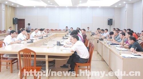 學校領導檢查秋季學期開學第一天教學工作