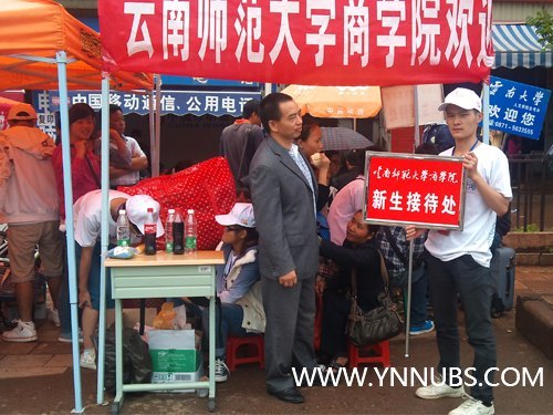 志愿者服務周到熱情,迎新生工作圓滿完成--商學院2012年迎新工作圓滿結束