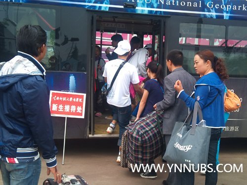 志愿者服務周到熱情,迎新生工作圓滿完成--商學院2012年迎新工作圓滿結束