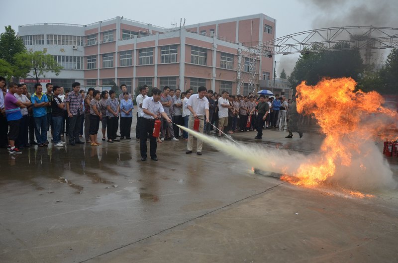 許昌學院舉行暑期消防演練