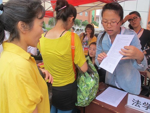 通化師范學院喜迎2012級新生入學報到