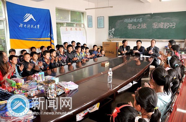 7名師生遠(yuǎn)赴貴州貧困山區(qū)開展“愛心之旅 溫暖同行”暑假實(shí)踐活動(dòng)