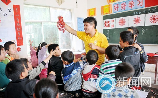 7名師生遠(yuǎn)赴貴州貧困山區(qū)開展“愛心之旅 溫暖同行”暑假實(shí)踐活動(dòng)