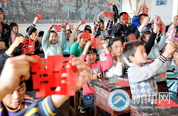 7名師生遠(yuǎn)赴貴州貧困山區(qū)開展“愛心之旅 溫暖同行”暑假實(shí)踐活動(dòng)