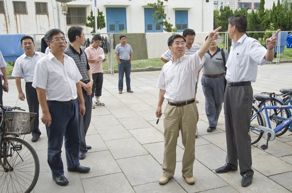 房紹坤一行調(diào)研暑期重點(diǎn)工程及新學(xué)期準(zhǔn)備工作